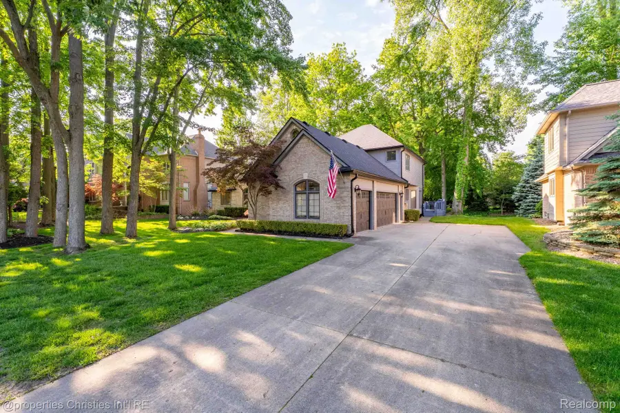 14281 Bournemuth Drive, Utica, MI 48315 - #3