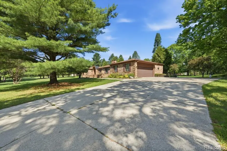 7020 Rattalee Lake Corner Nw, Clarkston, MI 48348 - #2