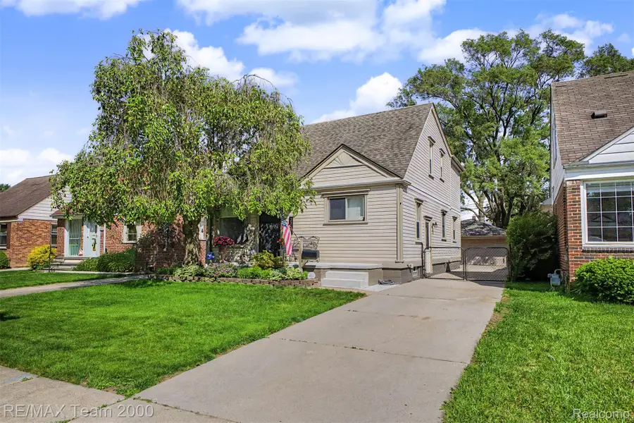 3363 Raymond Avenue, Dearborn, MI 48124 - #3