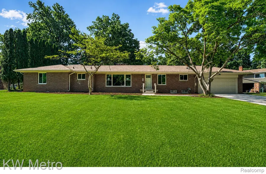 36125 Paddleford Road, Farmington, MI 48331 - #2
