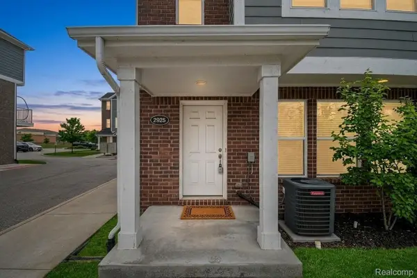 2925 Square Lake Court, Troy, MI 48085