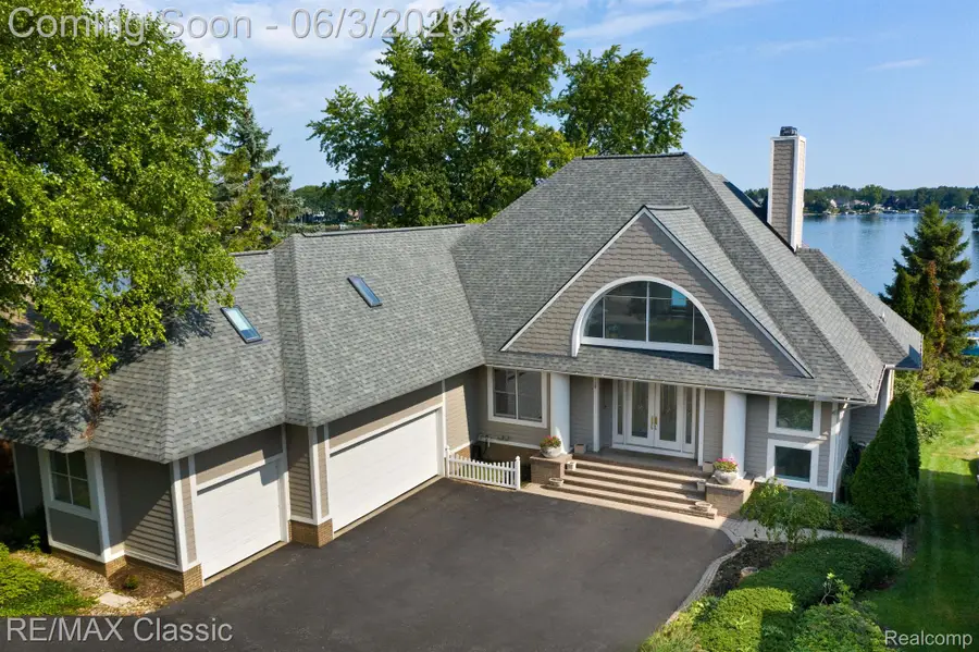 826 Wolverine Drive, Wolverine Lake, MI 48390 - #3