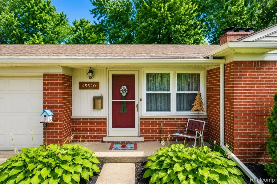 45520 Deshon Street, Utica, MI 48317 - #2