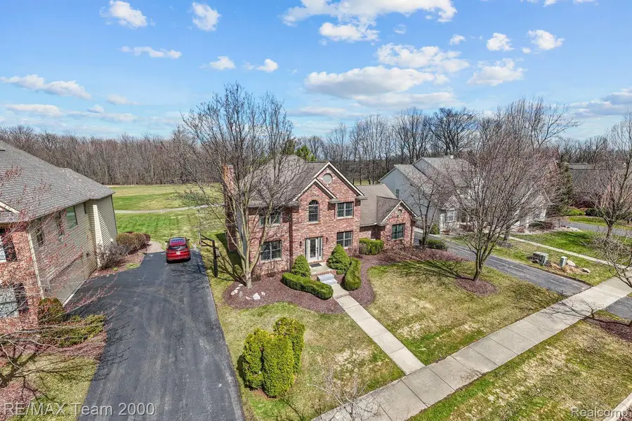 5681 Woodfield Parkway, Grand Blanc, MI 48439 - #2