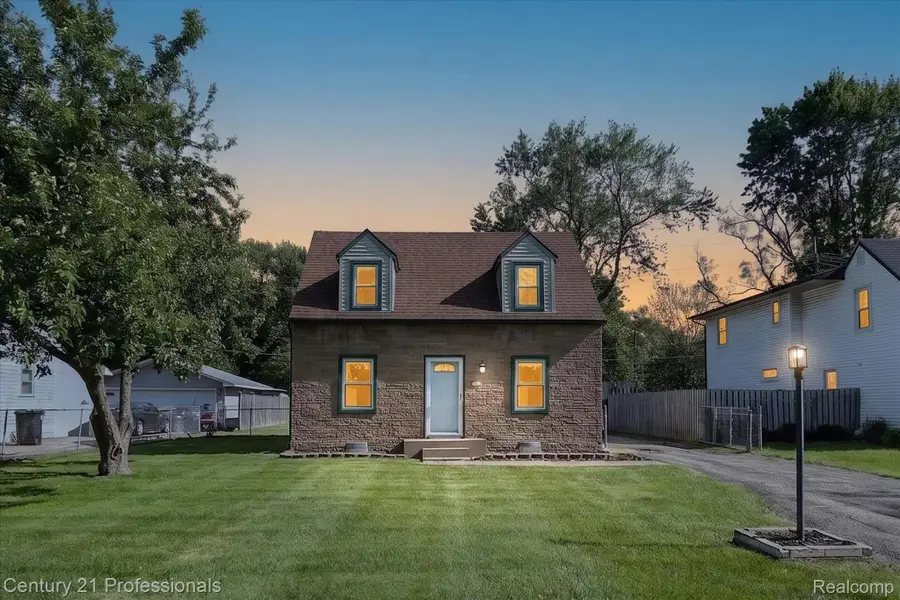 28524 7 Mile Road, Livonia, MI 48152 - #2