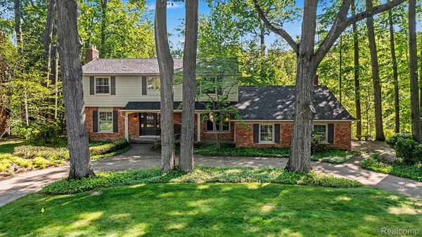 22586 N Nottingham Drive, BeverlyHills, MI 48025
