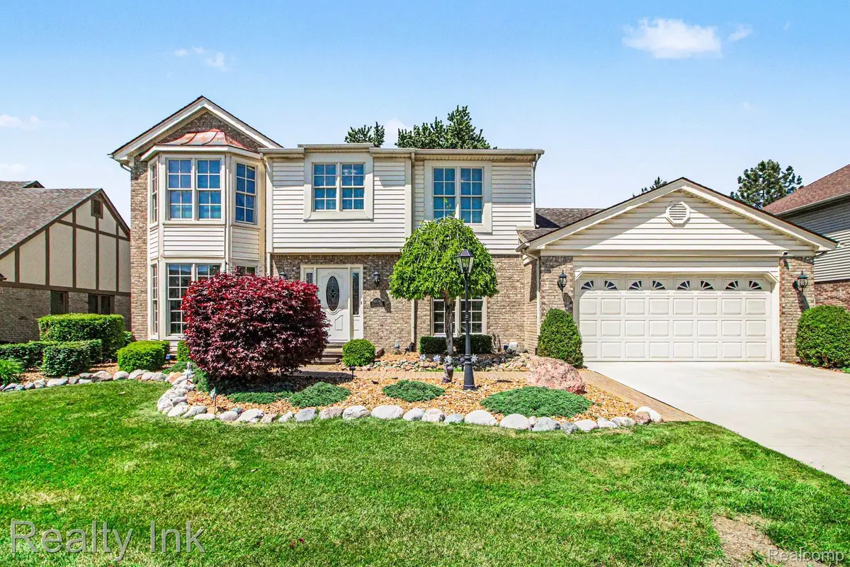 18535 Queensbury Drive, Livonia, MI 48152 - #1