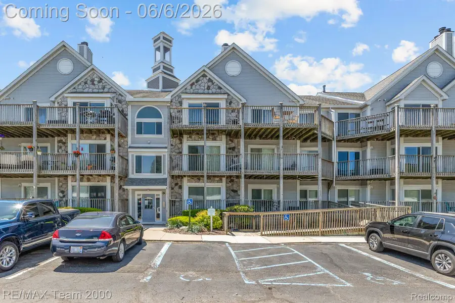 37522 Jefferson Avenue #102, Harrison Township, MI 48045 - #2