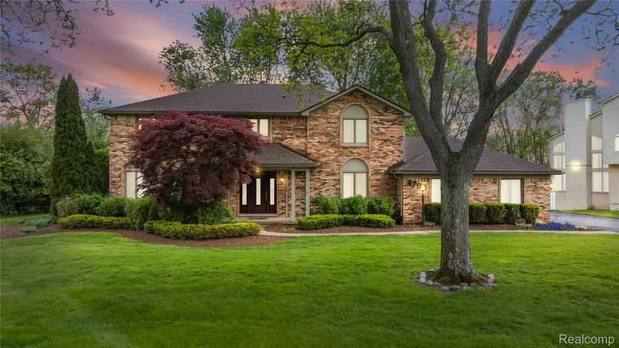 4700 S Valleyview Road, West Bloomfield, MI 48323 - #2
