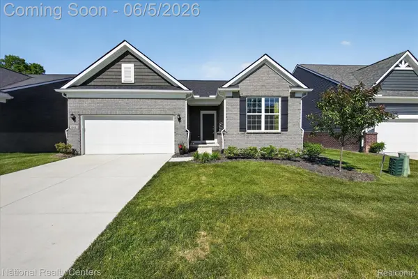 38681 Chasewood Court, Farmington, MI 48335