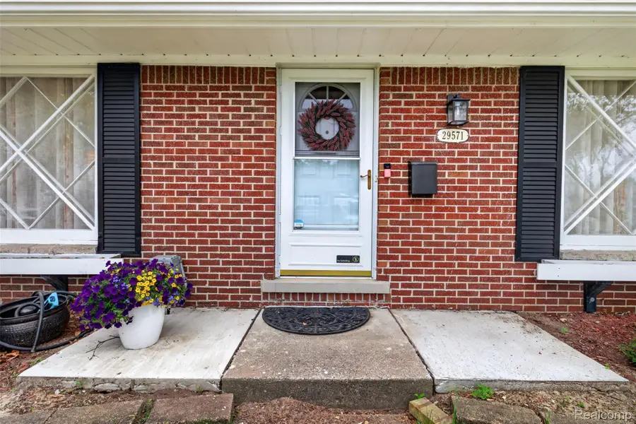 29571 Lori Street, Livonia, MI 48154 - #3