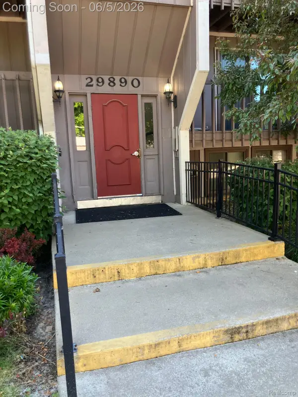 29890 W 12 Mile Rd Road E #907, FarmingtonHills, MI 48334