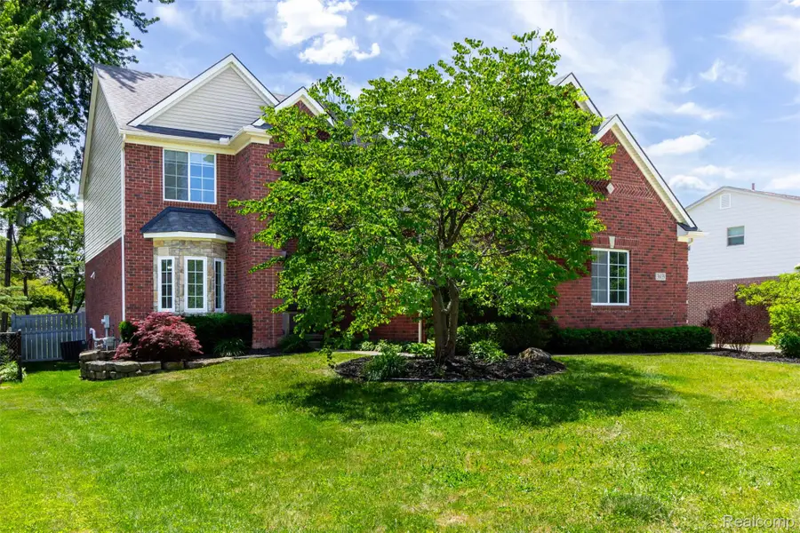 36039 Curtis Road, Livonia, MI 48152 - #2
