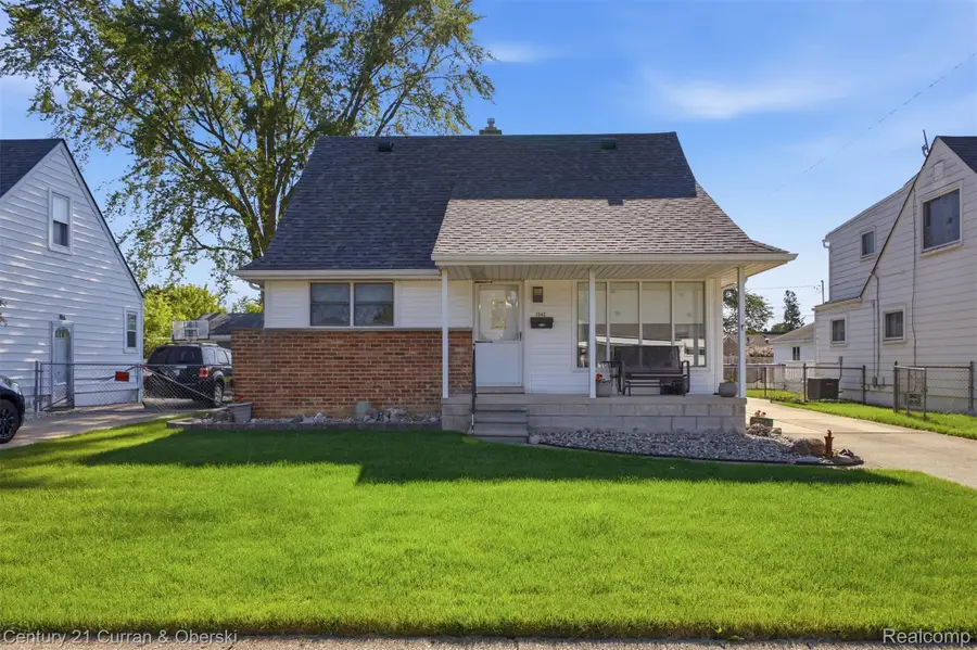 7042 Gilman Street, Garden City, MI 48135 - #3