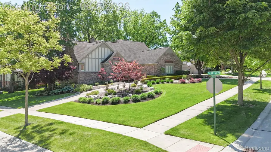 6514 Shagbark Drive, Troy, MI 48098 - #2
