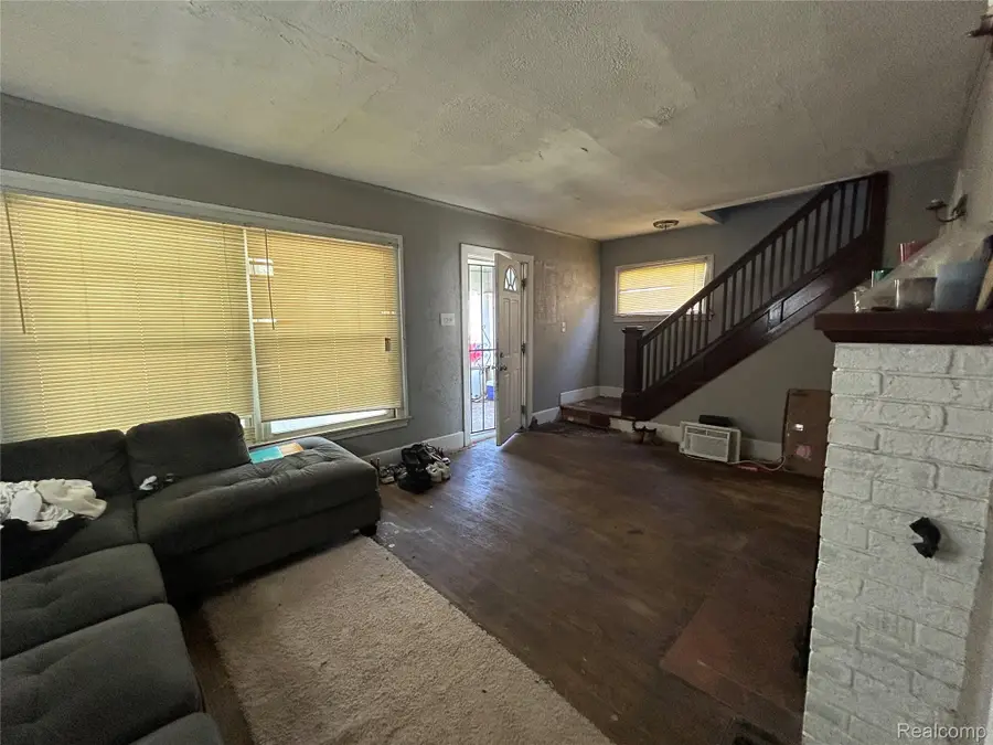 40 Dwight Avenue, Pontiac, MI 48341 - #3