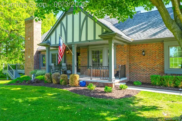 156 Sandhills Lane, LakeOrion, MI 48362