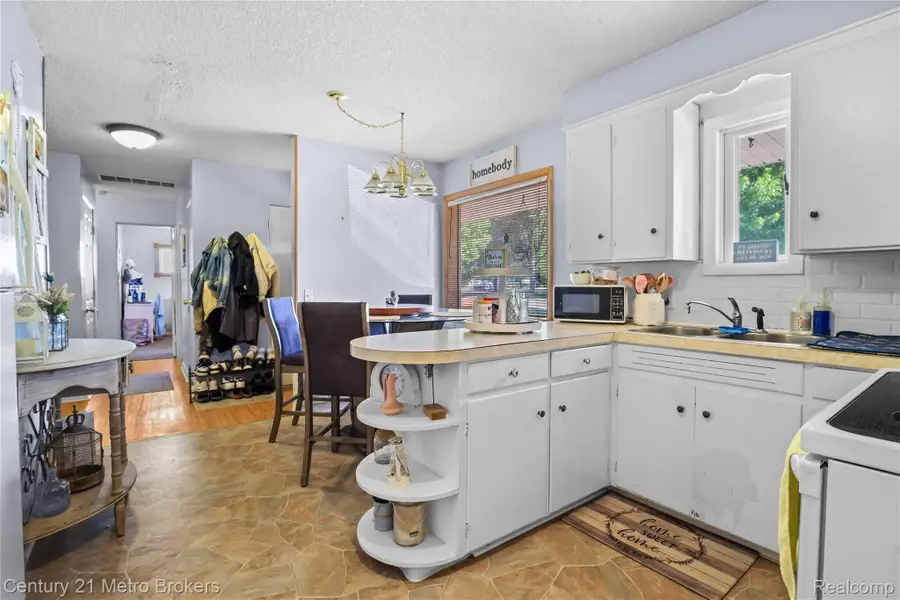 1319 Coutant Street, Flushing, MI 48433 - #2
