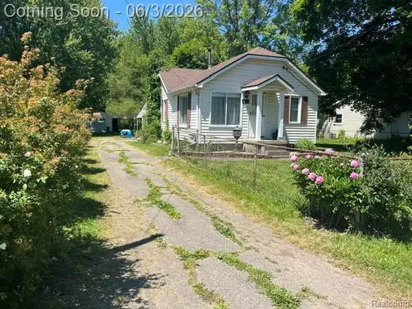 1086 Forest Avenue, Burton, MI 48509