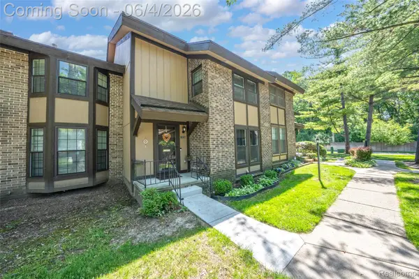 25155 Greenbrooke Drive, Southfield, MI 48033