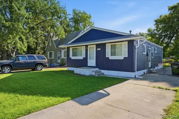 19910 Seminole, Redford, MI 48240
