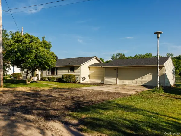 11560 Island Ct Court, Hartland, MI 48353