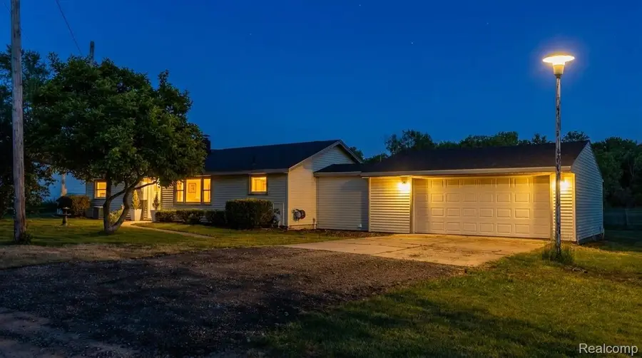 11560 Island Ct Court, Hartland, MI 48353 - #2