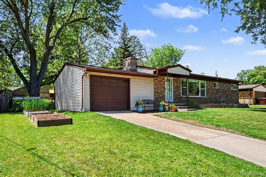 5603 Hallendale Road, Haslett, MI 48840 - #2