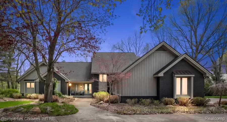 1071 Woodbridge Lane, Rochester, MI 48306 - #2