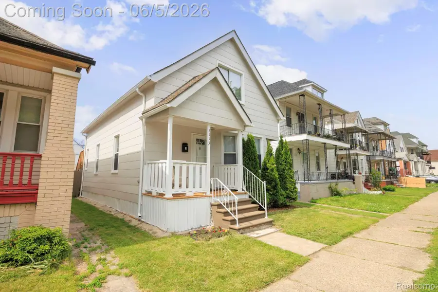 2113 Belmont Street, Hamtramck, MI 48212 - #2