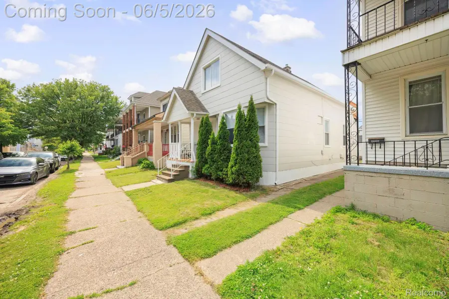 2113 Belmont Street, Hamtramck, MI 48212 - #3