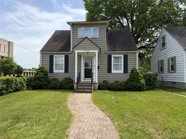 34503 Chestnut Street, Wayne, MI 48184