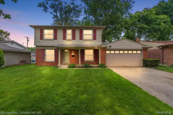15602 Comstock Street, Livonia, MI 48154