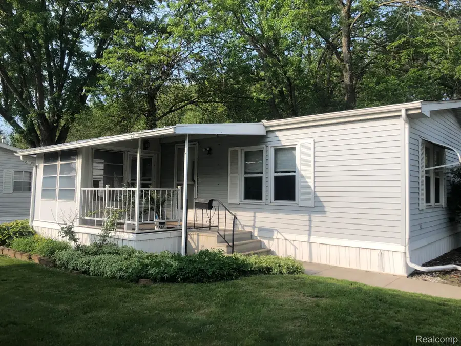 608 Holly Court, Jonesville, MI 49250 - #2