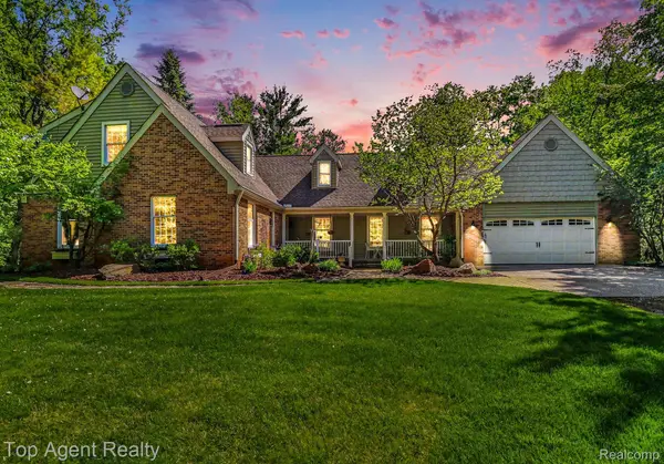 2411 Farmbrook Trail, Oxford, MI 48370