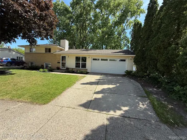857 Panorama Drive, Milford, MI 48381