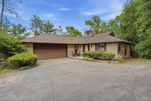 10646 Kenicott Trail, Brighton, MI 48114