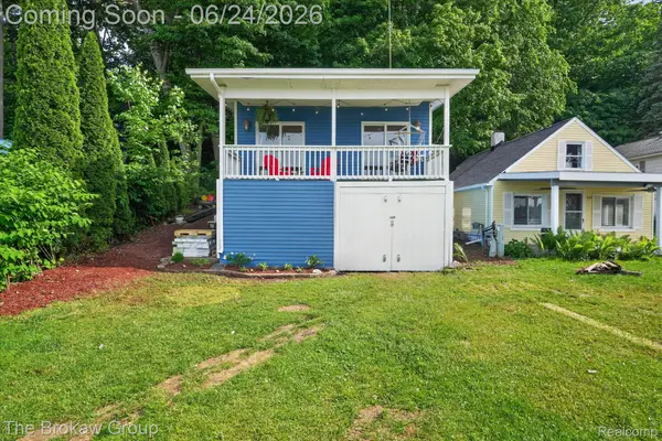 2076 Gray Park Drive, Lapeer, MI 48446