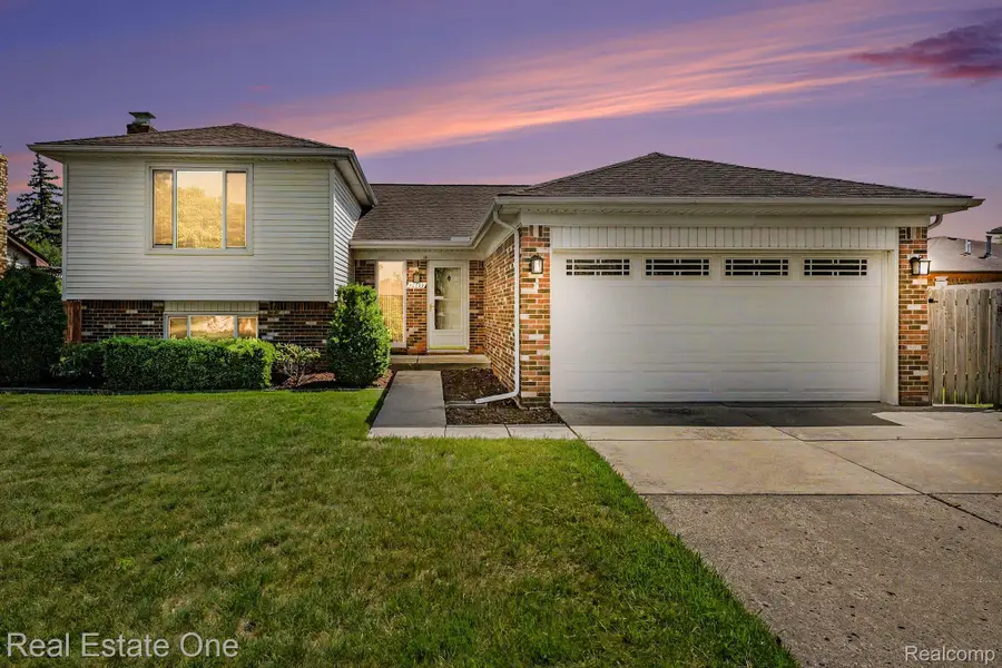 13732 Brunswick Drive, Sterling Heights, MI 48312 - #2