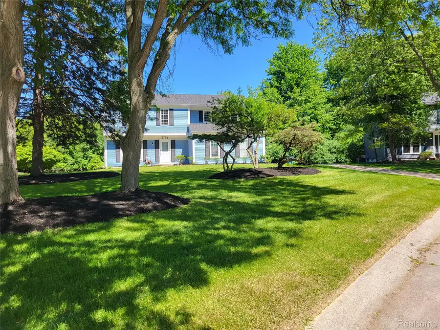 5791 Beauchamp Place, West Bloomfield, MI 48322 - #2