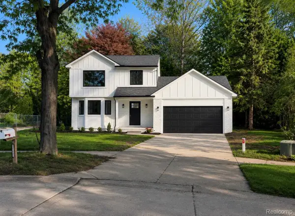 12602 Beresford Drive, SterlingHeights, MI 48313