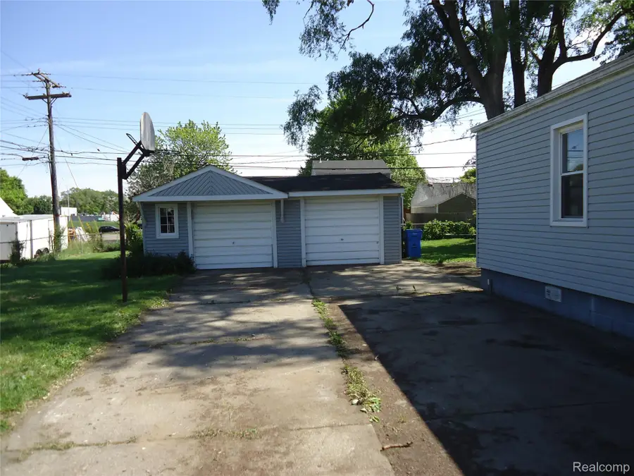 142 E Rowland, Madison Heights, MI 48071 - #2