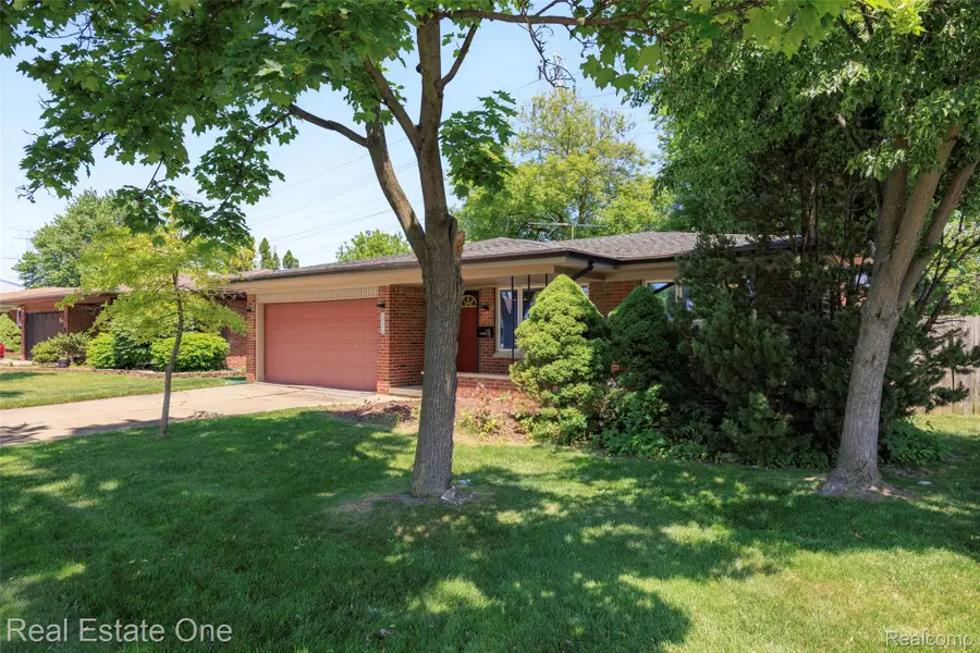 36424 Clifford Drive, Sterling Heights, MI 48312 - #2
