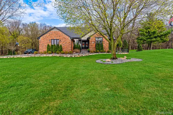 2167 Mayfair Drive, WhiteLake, MI 48383