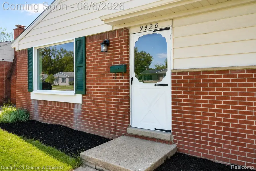 9426 Chamberlain Street, Romulus, MI 48174 - #2
