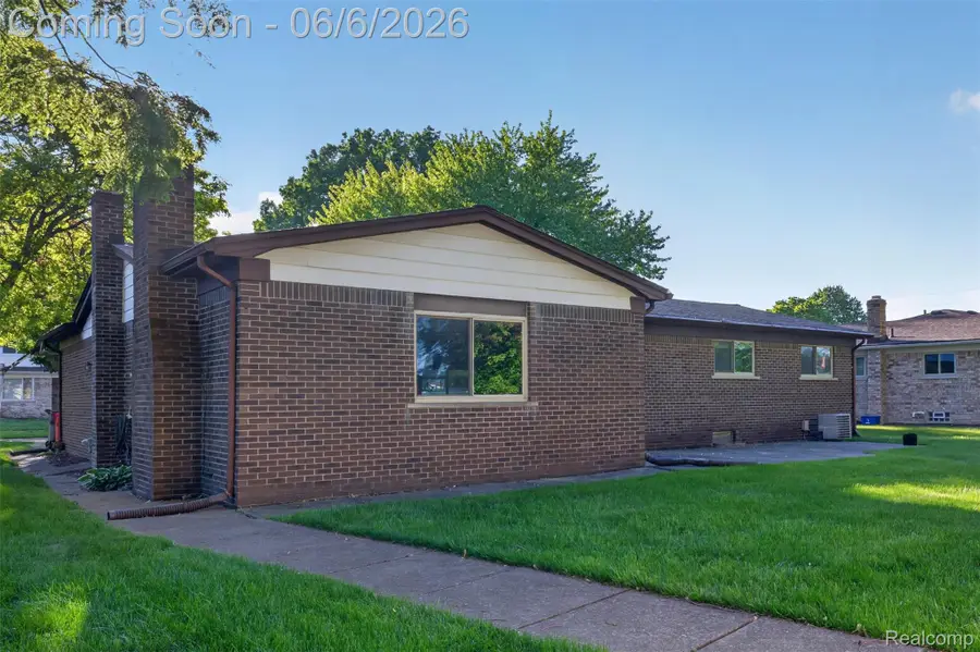 40142 Pallazo Drive, Clinton, MI 48038 - #3