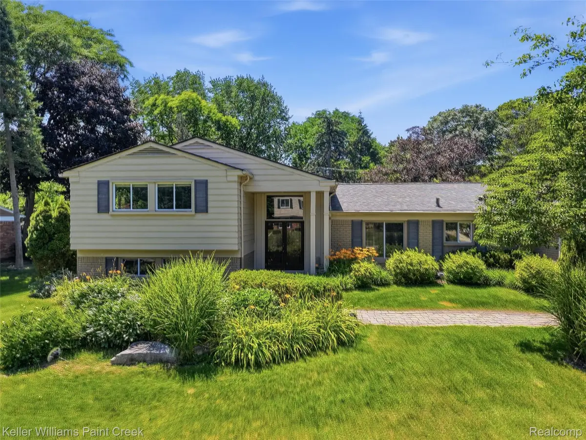 4016 Iverness Lane, West Bloomfield, MI 48323 - #1