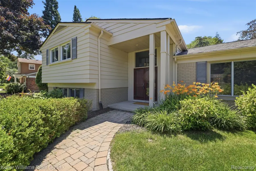 4016 Iverness Lane, West Bloomfield, MI 48323 - #3