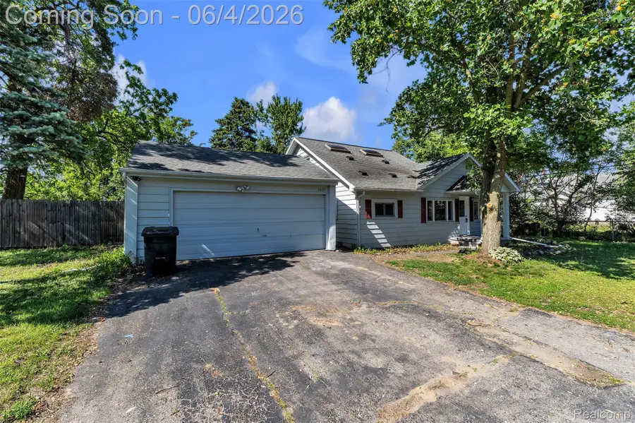 2890 Beland Avenue, Keego Harbor, MI 48320 - #2