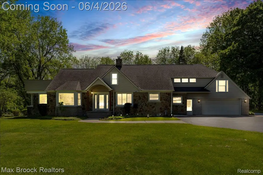 43747 Woodward Avenue, Bloomfield, MI 48302 - #2